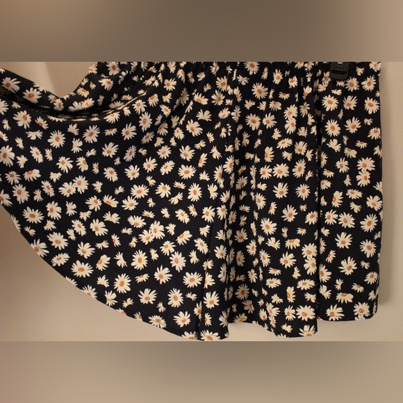 SHEIN VCAY Plus Daisy Print Wide Leg Shorts - Picture 3 of 7